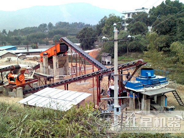 制砂生產(chǎn)線(xiàn)上的河卵石制砂機(jī)