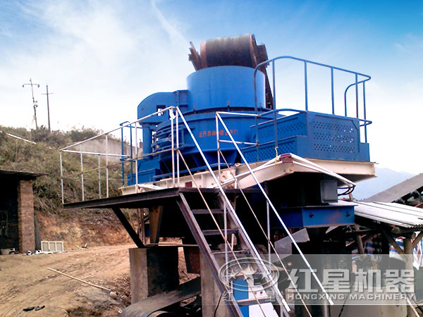 制砂機(jī)的生產(chǎn)現(xiàn)場 制砂機(jī)的生產(chǎn)現(xiàn)場