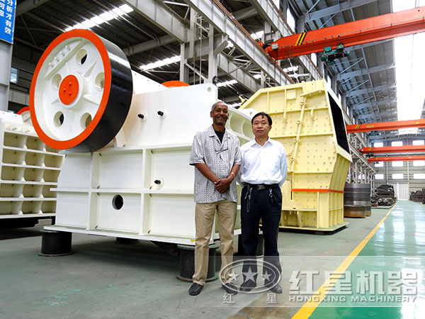 外商來(lái)破碎機(jī)廠家參觀 外商來(lái)破碎機(jī)廠家參觀