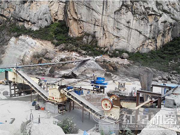 鵝卵石破碎現(xiàn)場 鵝卵石破碎現(xiàn)場