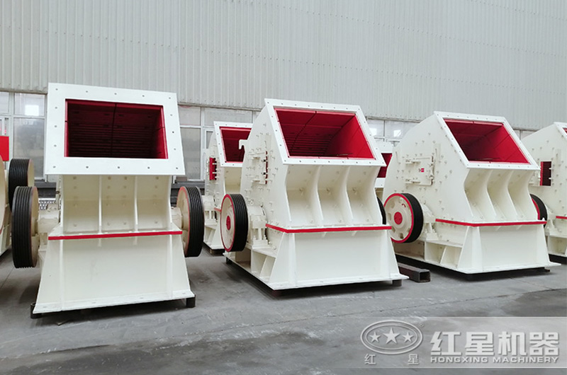 不同外觀的重錘粉碎機車間展示 不同外觀的重錘粉碎機車間展示