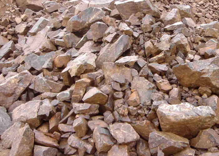 鐵礦石破碎設(shè)備型號(hào)有哪些？多少錢一臺(tái)？