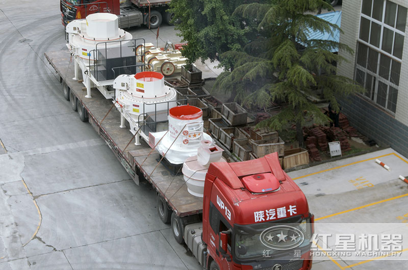 紅星新型鵝卵石制砂機(jī)發(fā)貨現(xiàn)場 紅星新型鵝卵石制砂機(jī)發(fā)貨現(xiàn)場