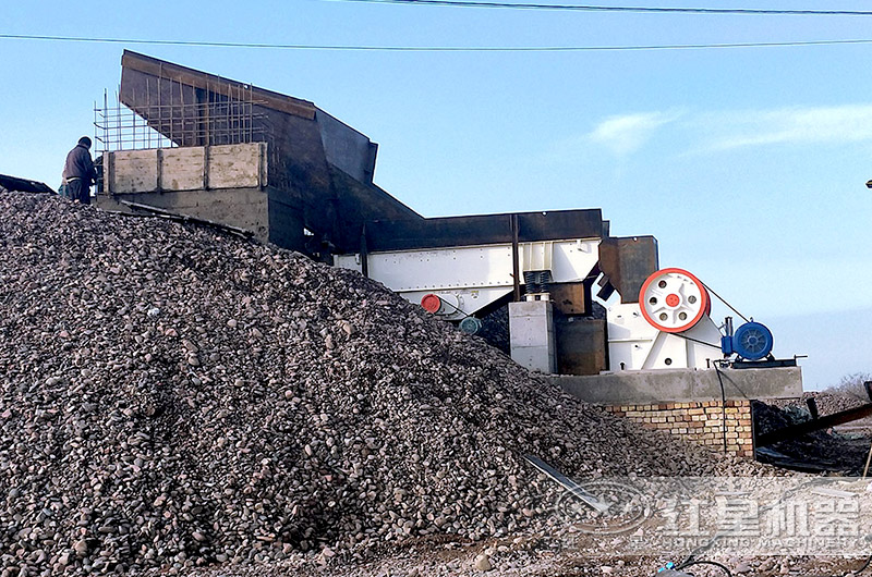大型粗砂粉碎機生產(chǎn)現(xiàn)場實拍 大型粗砂粉碎機生產(chǎn)現(xiàn)場實拍