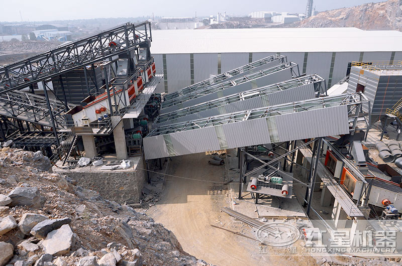 加工碎石料現(xiàn)場，符合環(huán)保標(biāo)準(zhǔn)