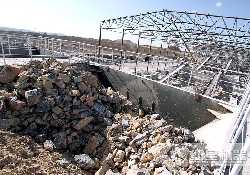 大塊石頭破碎機一天能碎多少噸石子？有幾種類型？價格多少