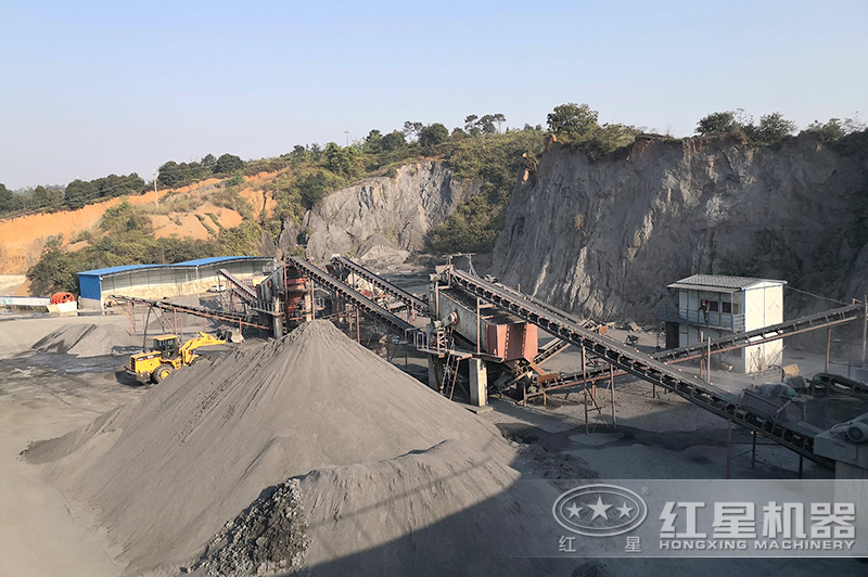 破碎生產(chǎn)線(xiàn)中碎石機(jī)不可少